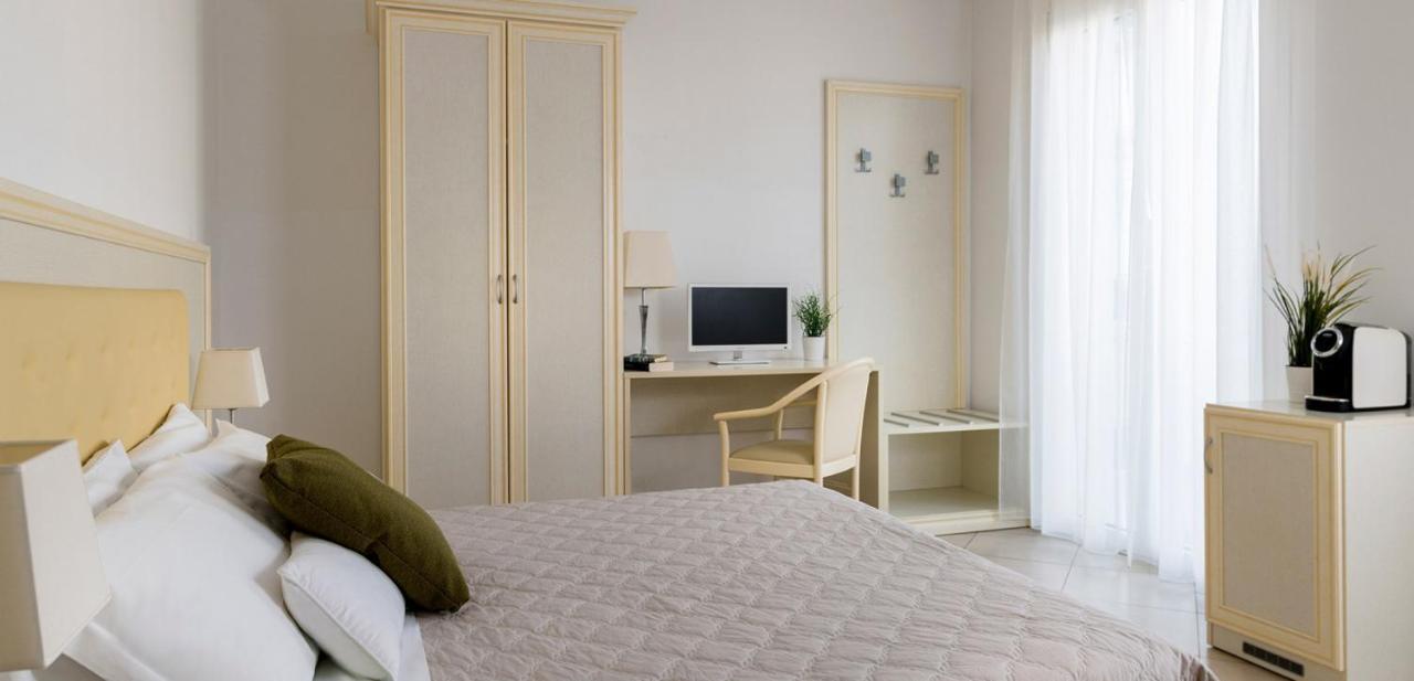 Residence Suite Smeraldo Riccione Extérieur photo
