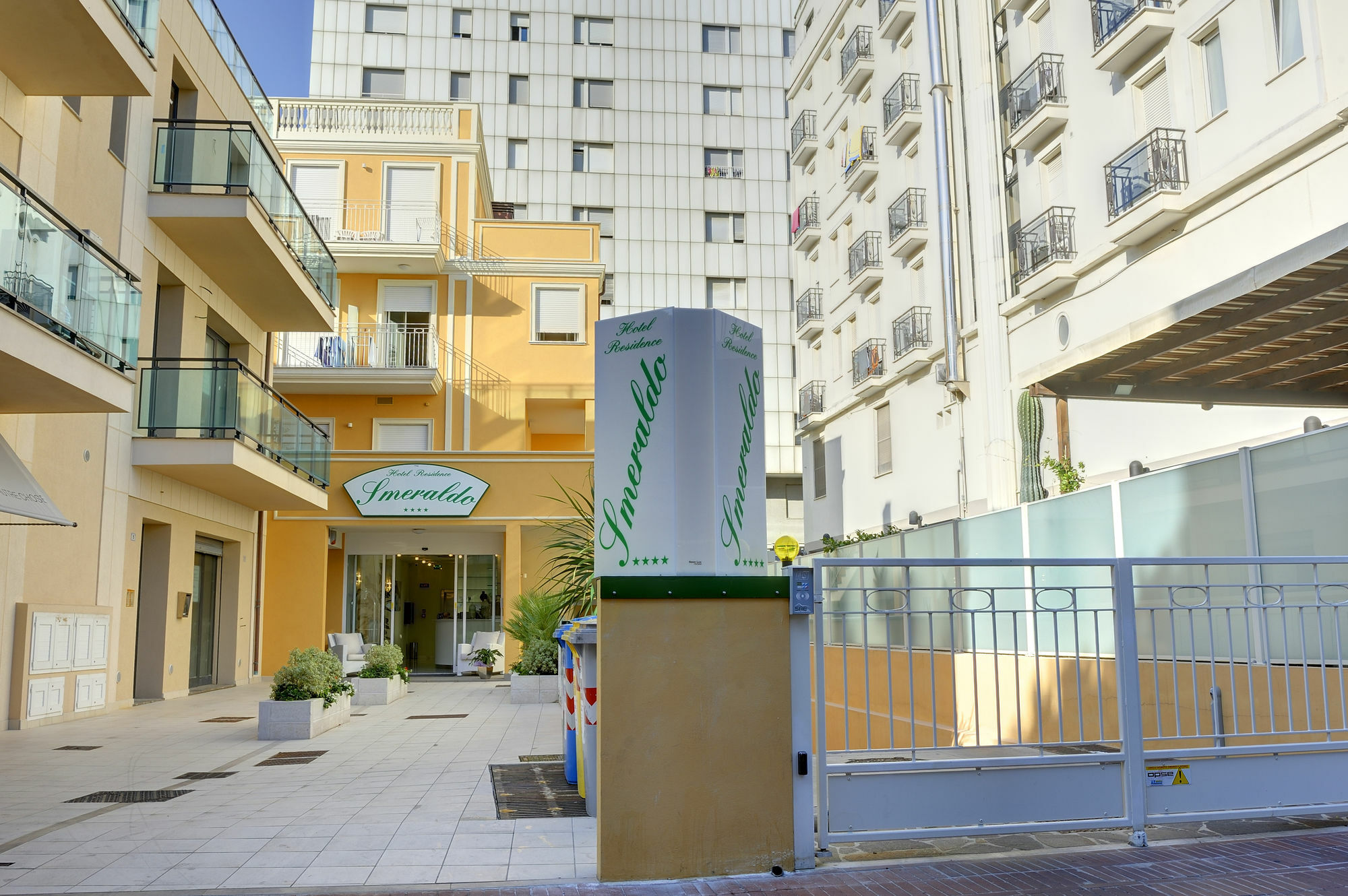 Residence Suite Smeraldo Riccione Extérieur photo