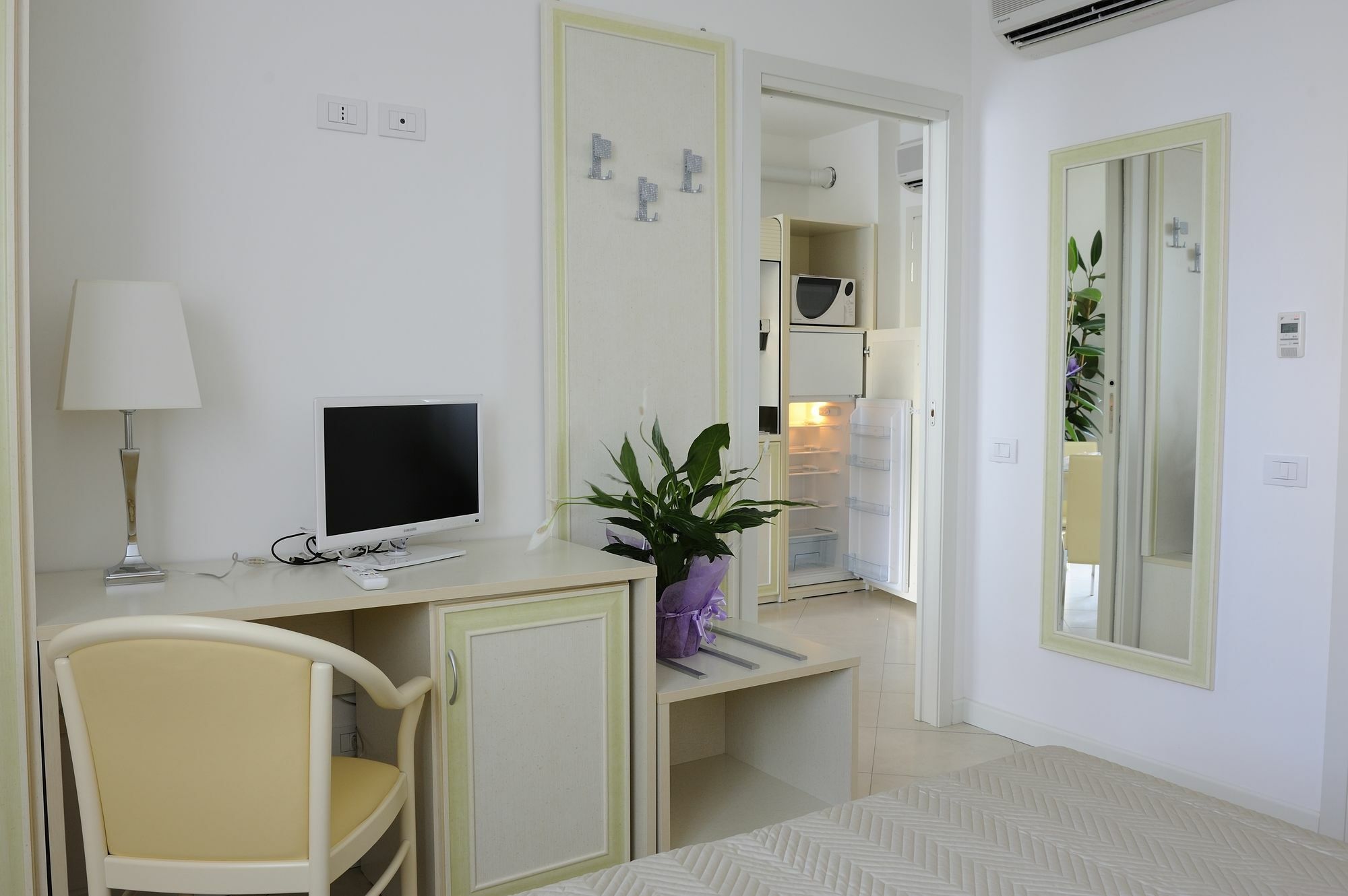 Residence Suite Smeraldo Riccione Extérieur photo